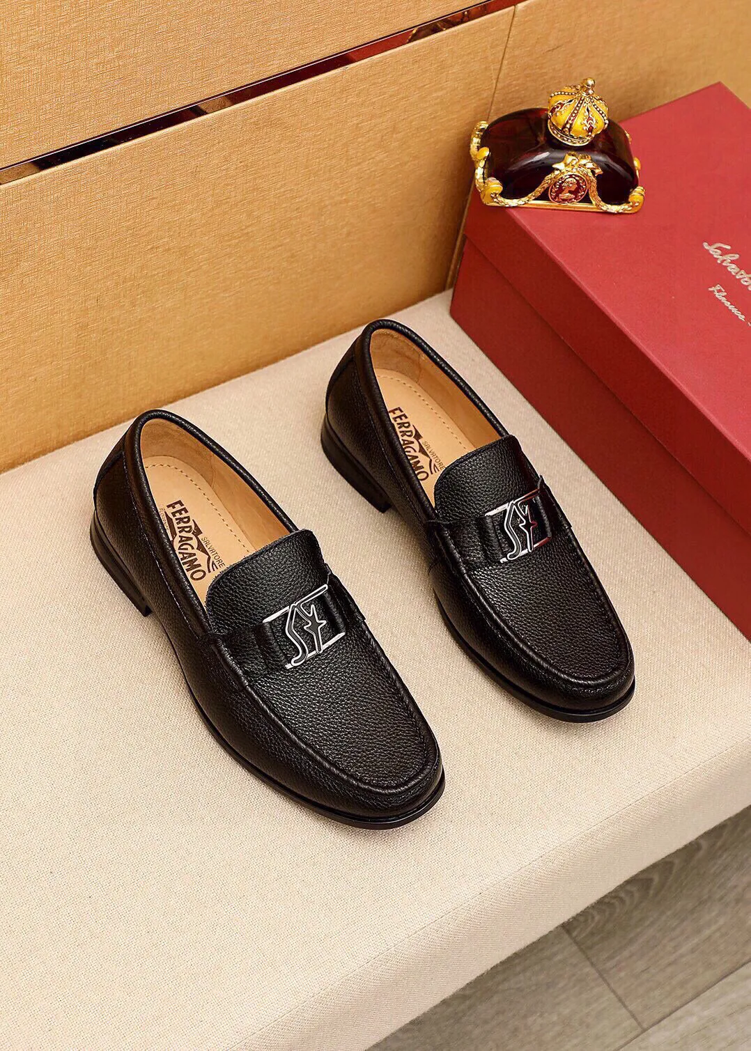 Men's shoes 💰480 💐 Product trademark: Ferragamo "Ferragamo" casual leather shoes Regular size: 38-44 (45🉑️customized) Product materials: Selected imported first-layer pebbled cowhide leather upper + luxury hardware buckle, imported water-dyed cowhide leather lining. Strong three-dimensional visual effect, original outsole color: 3⃣️seed leather materials available